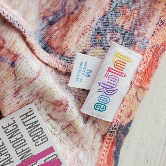 NWT LuLaRoe Floral Lindsay Cardigan - Picture 6 of 7